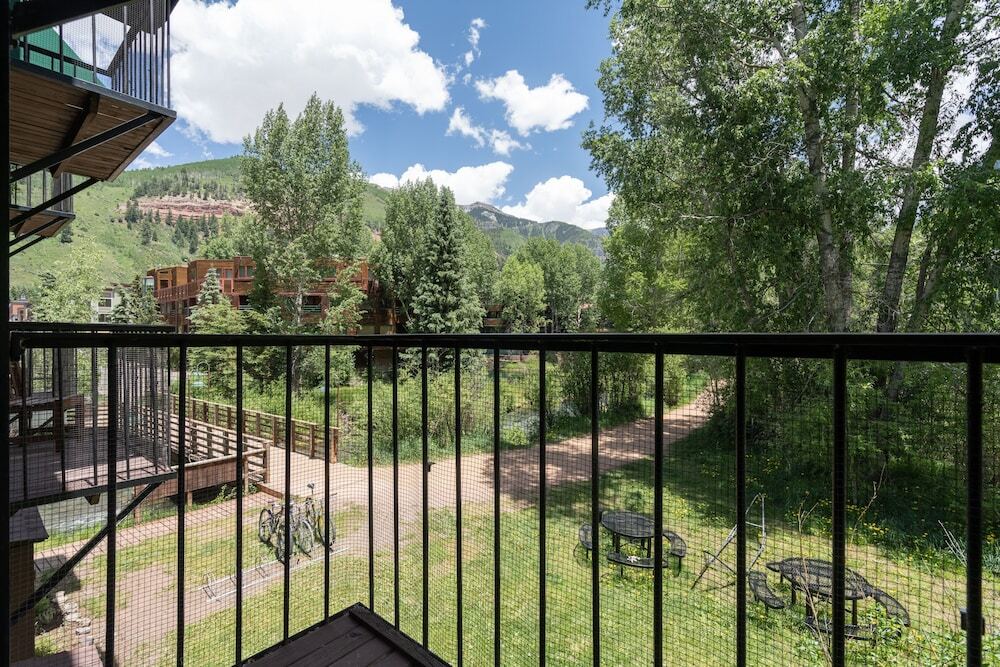 Manitou Lodge 7 Hotel Room by Alpine Lodging Telluride - photo 8