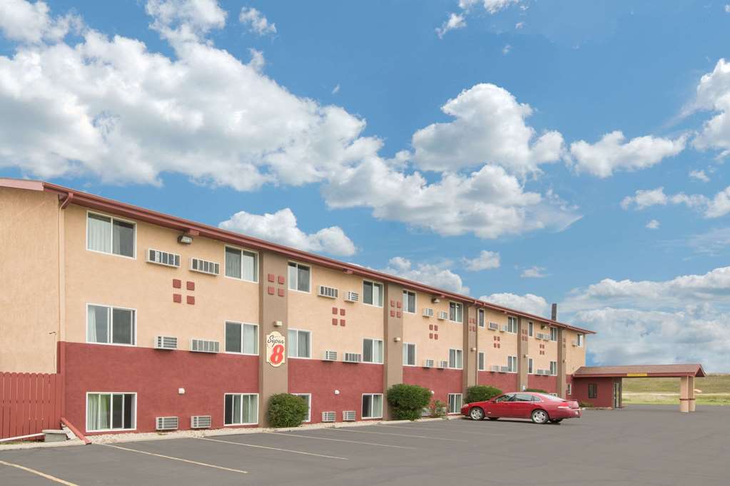 Super 8 by Wyndham Worthington Minnesota — hotel in Worthington