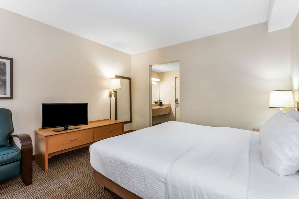 Baymont by Wyndham Orlando South - photo 15