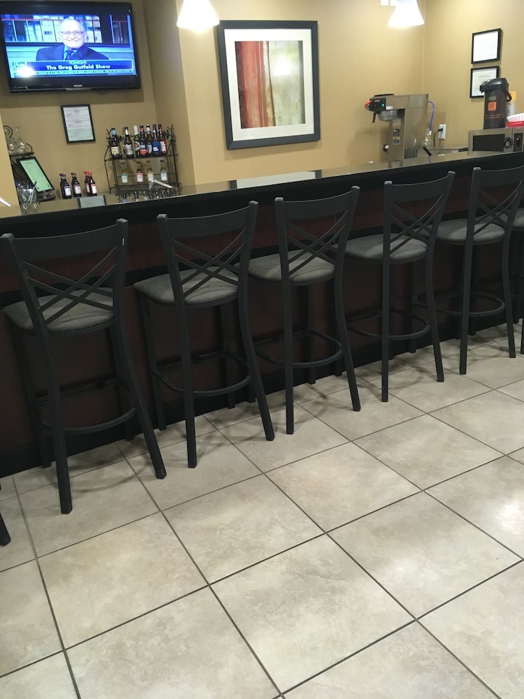Cobblestone Inn & Suites Steele - photo 38