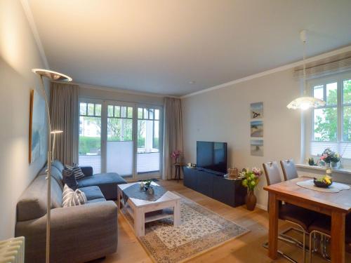 Dünenpark Binz Komfortplus Ferienwohnung mit 1 Schlafzimmer und Terrasse im Erdgeschoss 025 — 4-Star Luxury Hotel in Ostseebad Binz, Germany