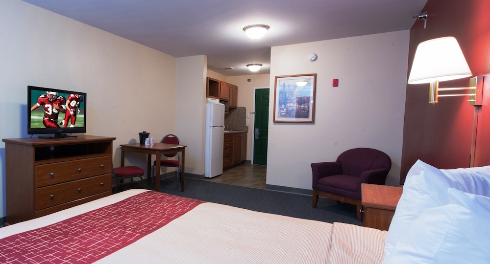Red Roof Inn & Suites Dickinson - photo 9