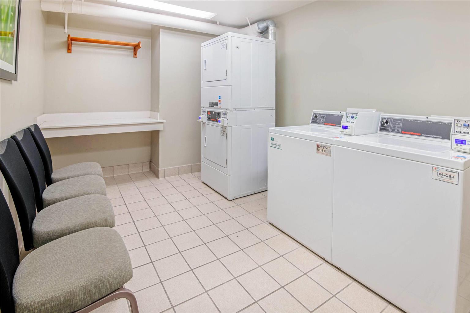 La Quinta Inn & Suites by Wyndham San Antonio Airport - photo 40