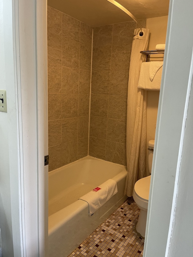 Econo Lodge Altoona I 99 - photo 21
