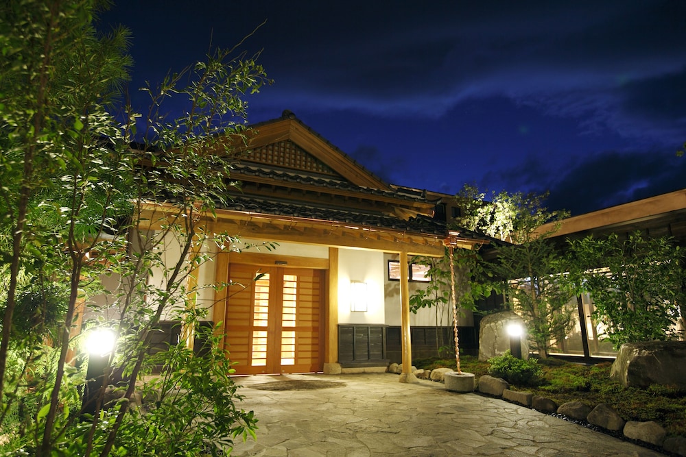 Yuyado Tokinoniwa — 4-Star Luxury Hotel in Kusatsu, Japan