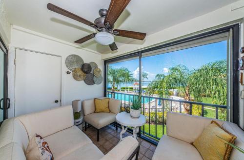 Bahia Sunny Days and Island Ways on Isla del Sol in St. Petersburg, United States