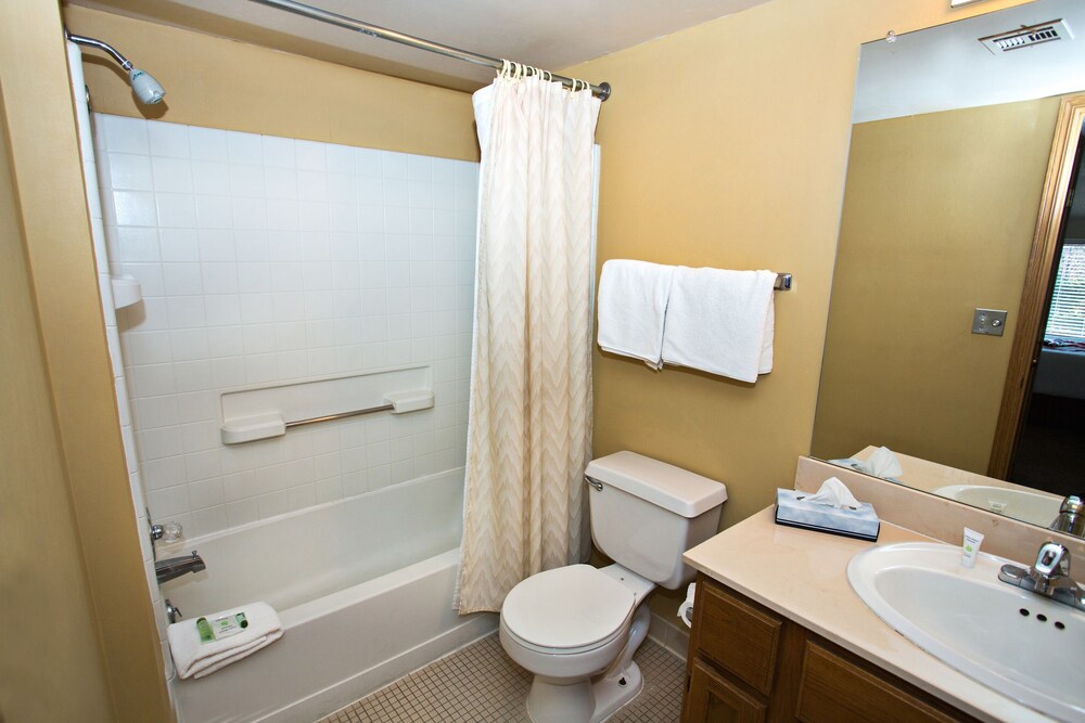 Sterling Hotel and Suites - photo 30