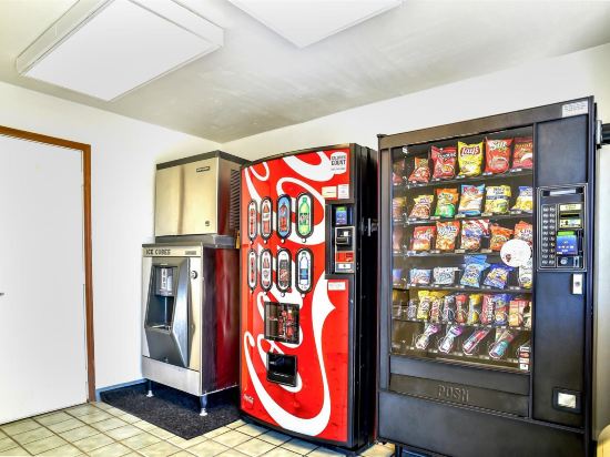 Motel 6 Topeka West - photo 8
