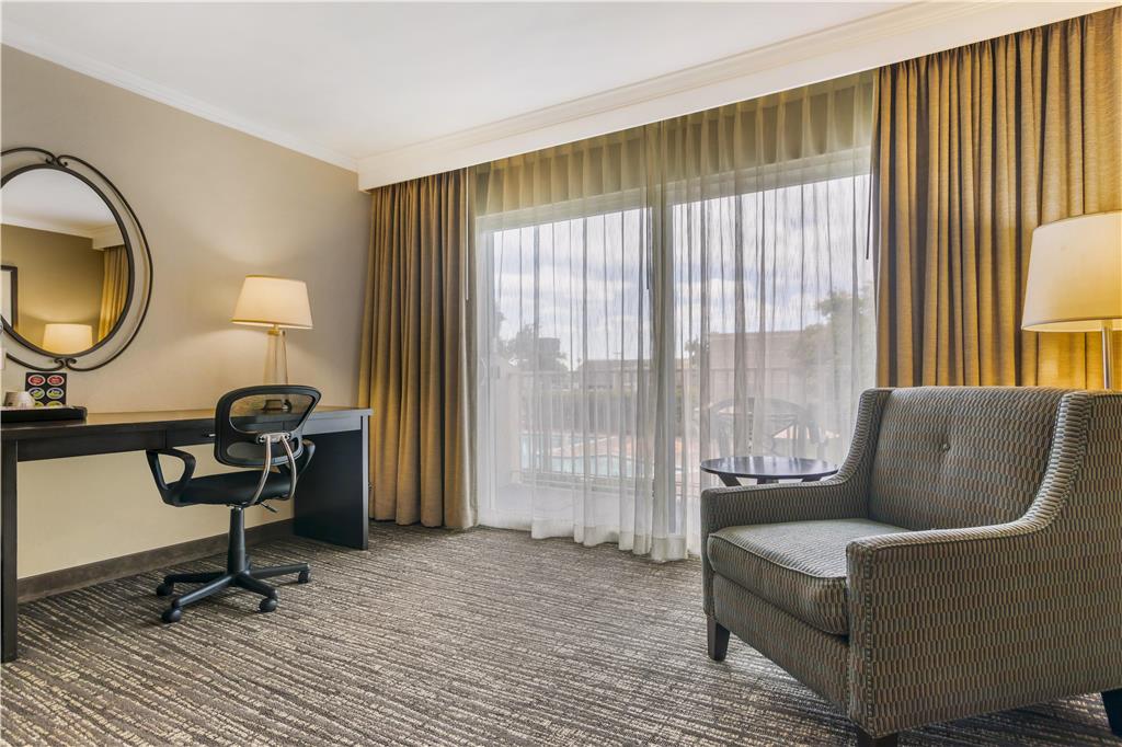 Best Western Plus Garden Court Inn - photo 24