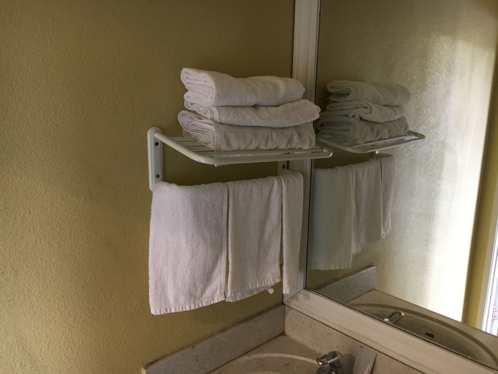 Bellflower Travel Inn - photo 44