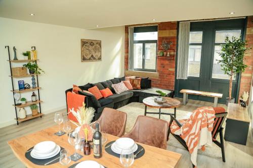 2 Bed New York Style Loft Apartment Free Parking — 4-Star Luxury Hotel in Bradford, United Kingdom