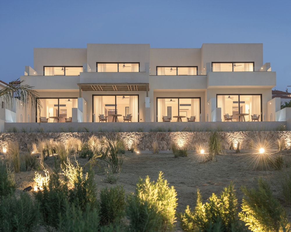 Seven Rocks - carbon neutral hotel in Kassandreia