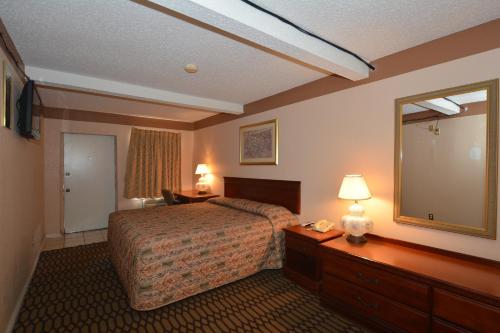 Newcastle Motel - photo 19