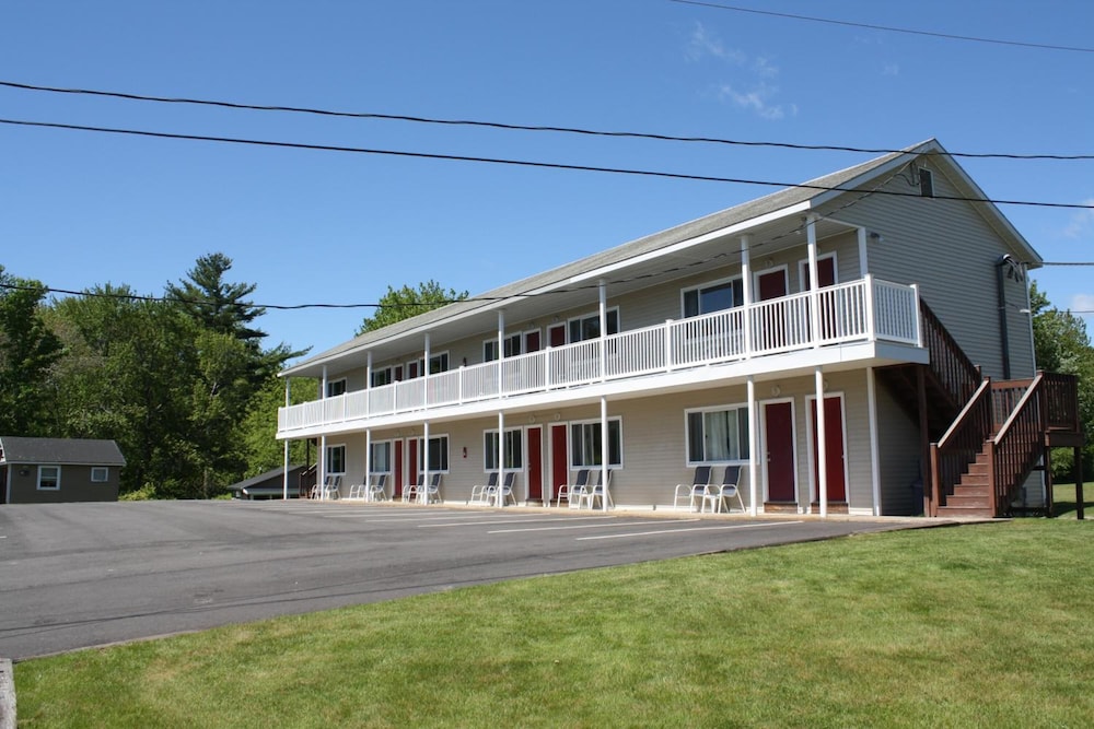 Coast Village Inn & Cottages - photo 44