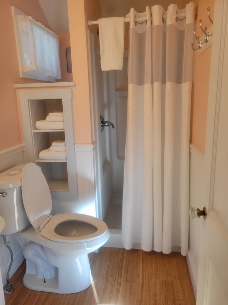 2 River Road Inn & Cottages - photo 48