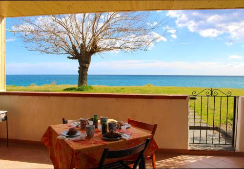 House on the Sea — 4-Star Luxury Hotel in Mascali, Italy