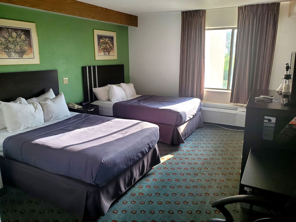 Pleasant Stay Inn & Suites - photo 2