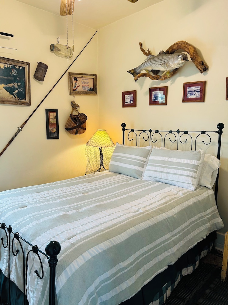 Moore's Old Pine Inn - photo 7