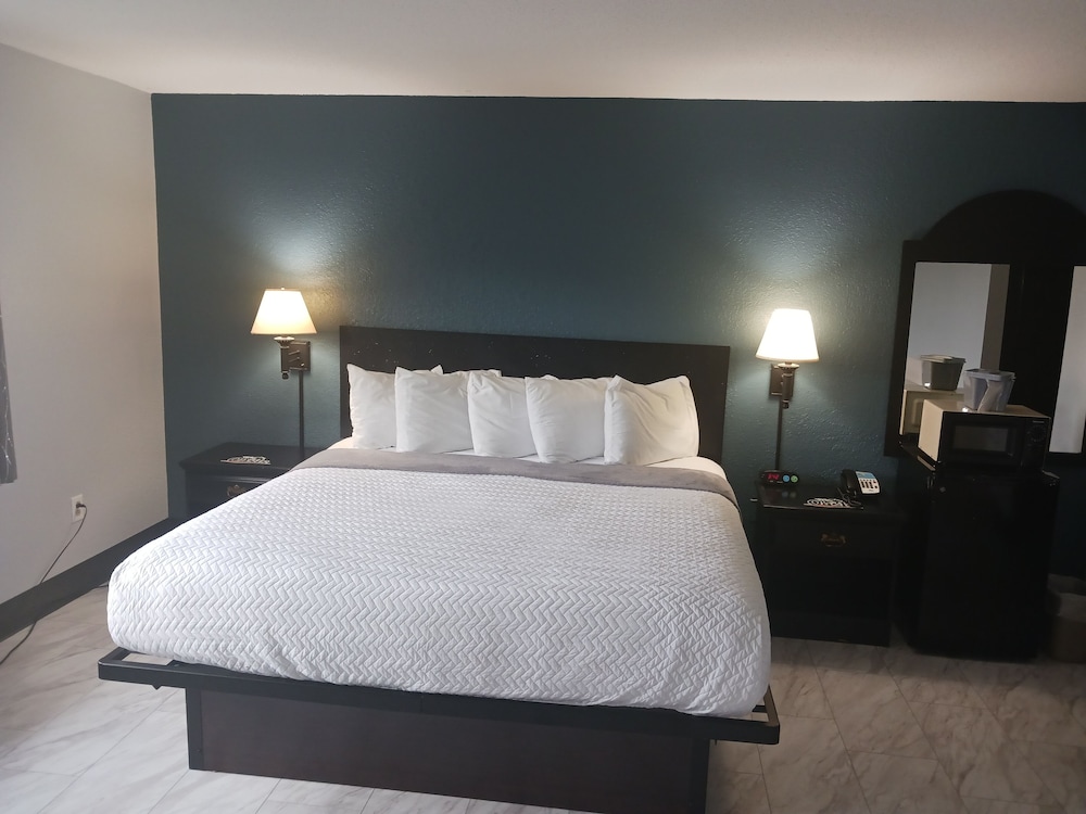 The Oasis Hotel & Bar - photo 18