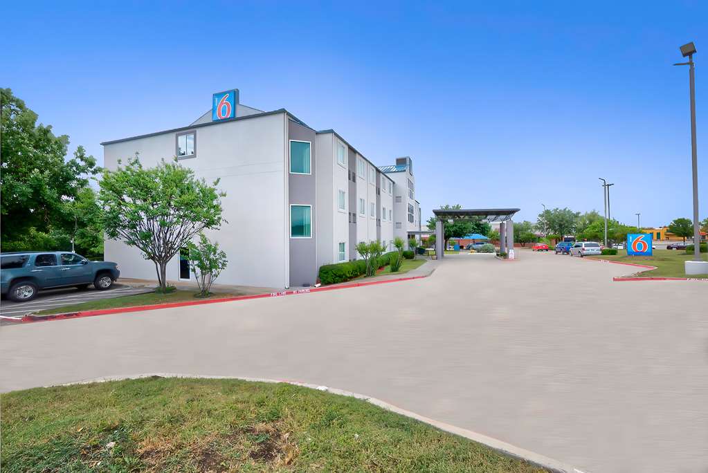Motel 6 Benbrook TX Fort Worth - photo 2