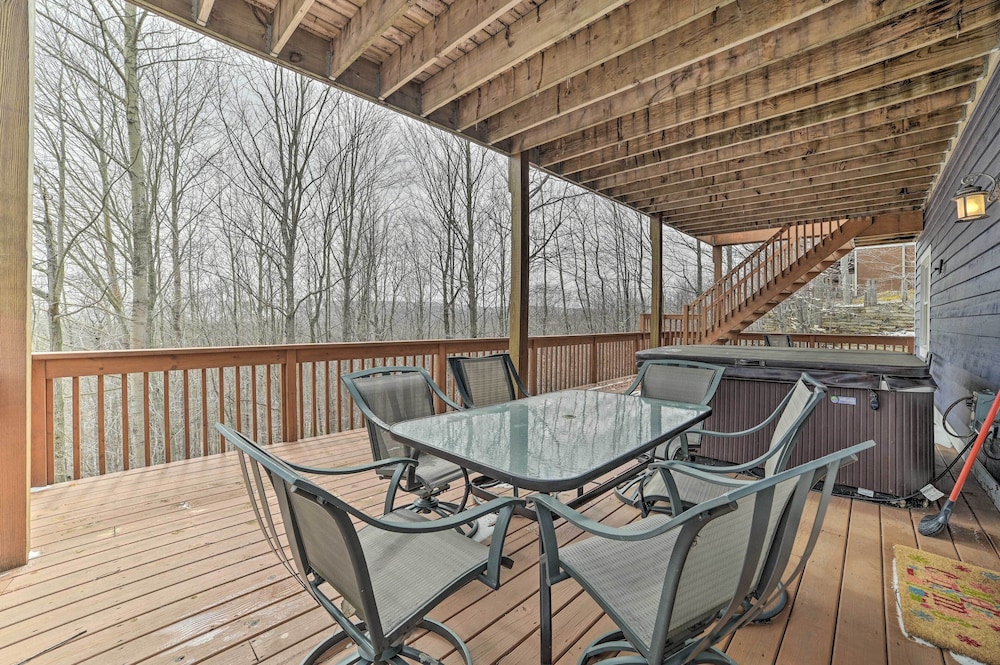1 Mi to Nubs Nob Pet Friendly Home with Hot Tub — 4-Star Luxury Hotel in Harbor Springs, United States