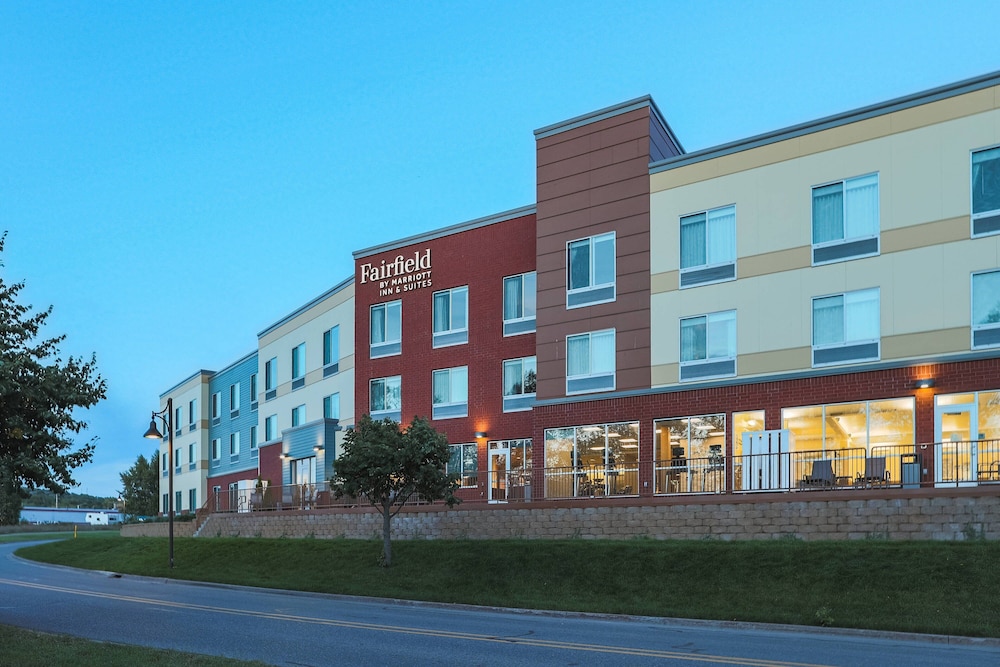 Fairfield Inn & Suites by Marriott Marquette - photo 39