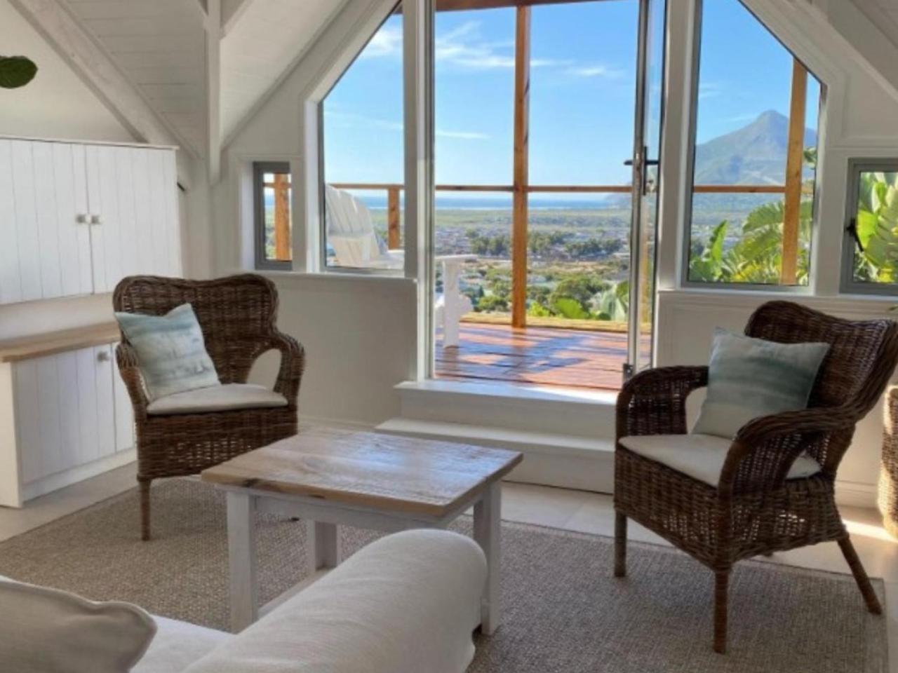 African Violet Loft Living — 4-Star Luxury Hotel in Cape Town, South Africa