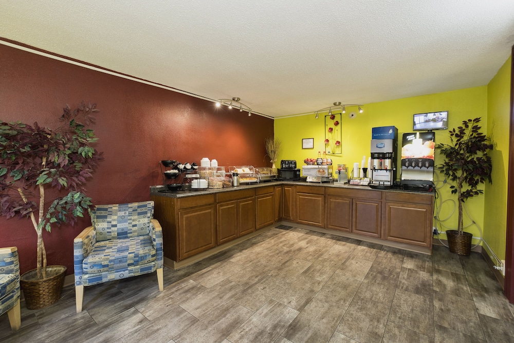 Red Roof Inn Walterboro - photo 26