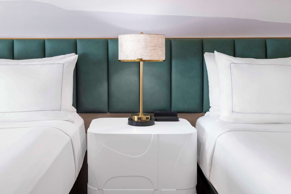 DoubleTree by Hilton Phoenix Gilbert - photo 15