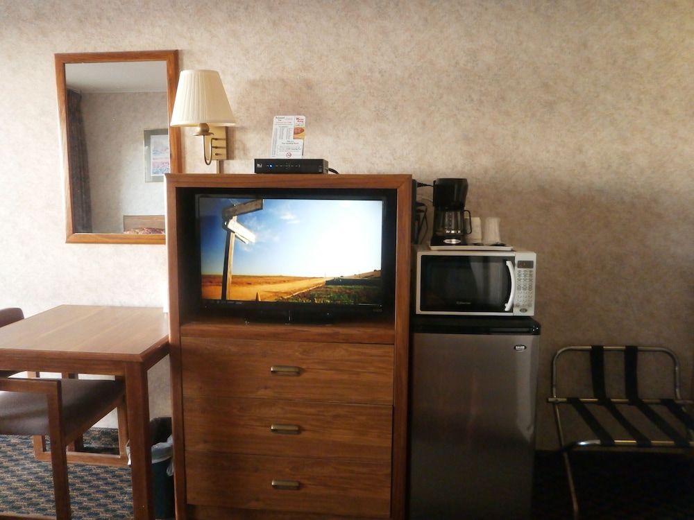 Richmond Inn & Suites - photo 16