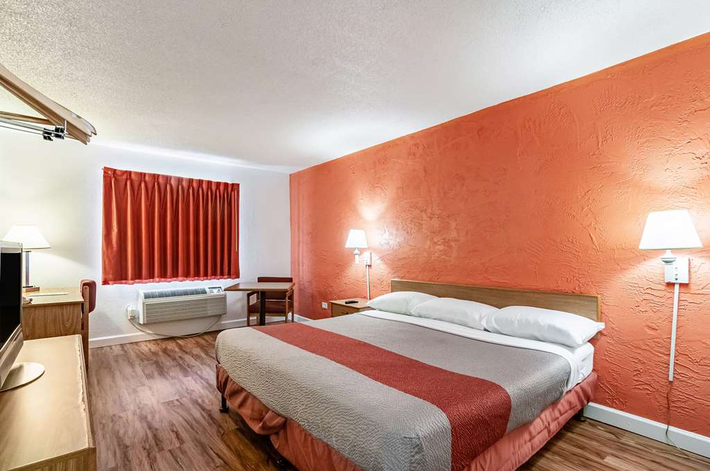 Motel 6 Naperville IL - photo 11