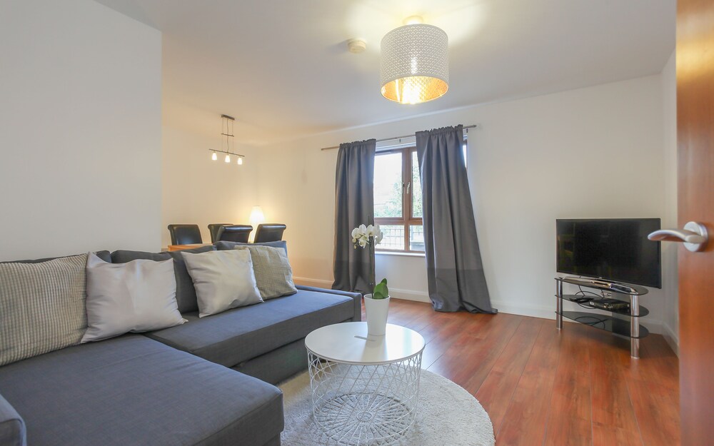 BlueStay - carbon neutral hotel in Castlereagh