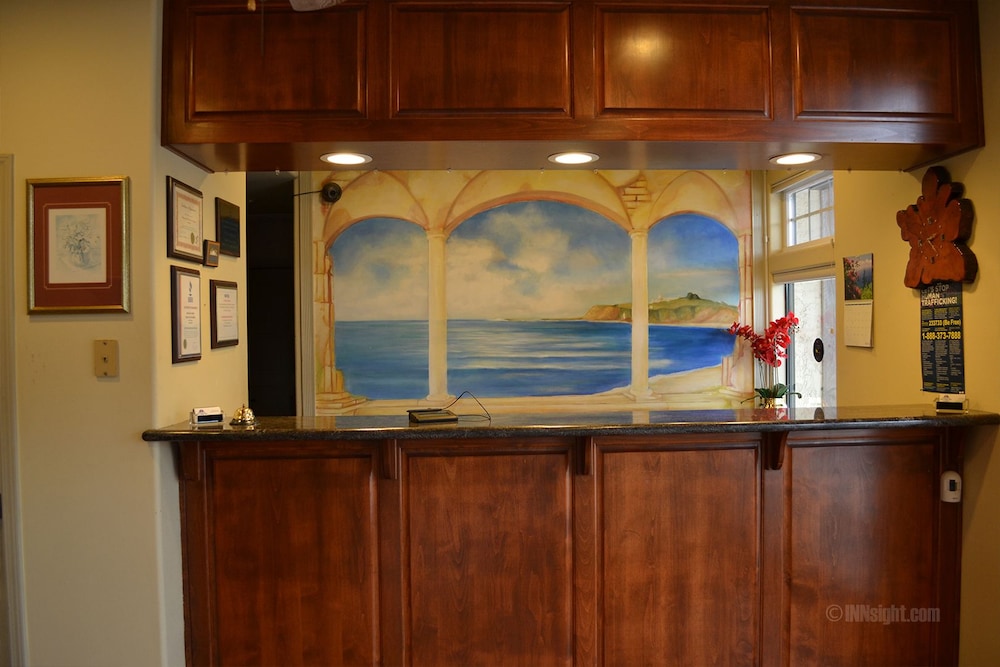 The Miramar Inn and Suites - photo 2