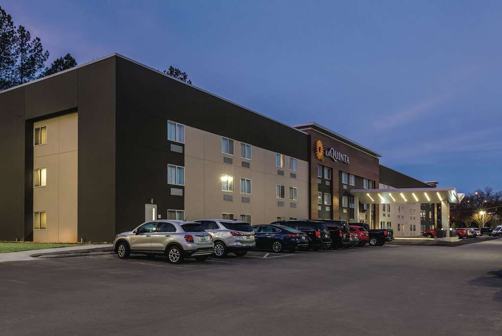 La Quinta Inn & Suites by Wyndham Atlanta Midtown Buckhead - featured photo