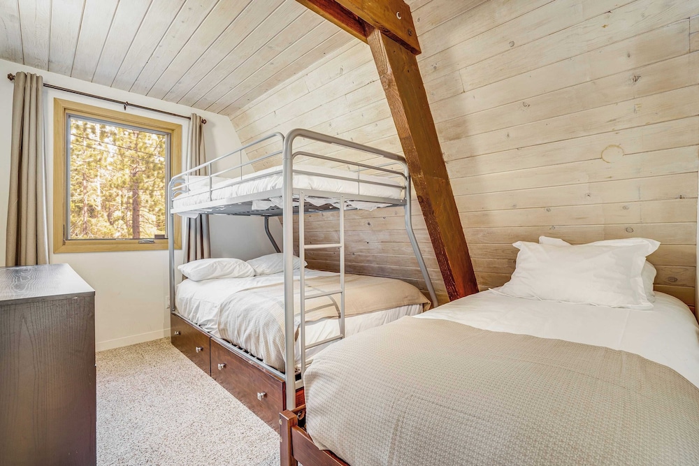 Tamarack by Avantstay Remodeled Chamberlands Full Beach Pool Access - photo 16