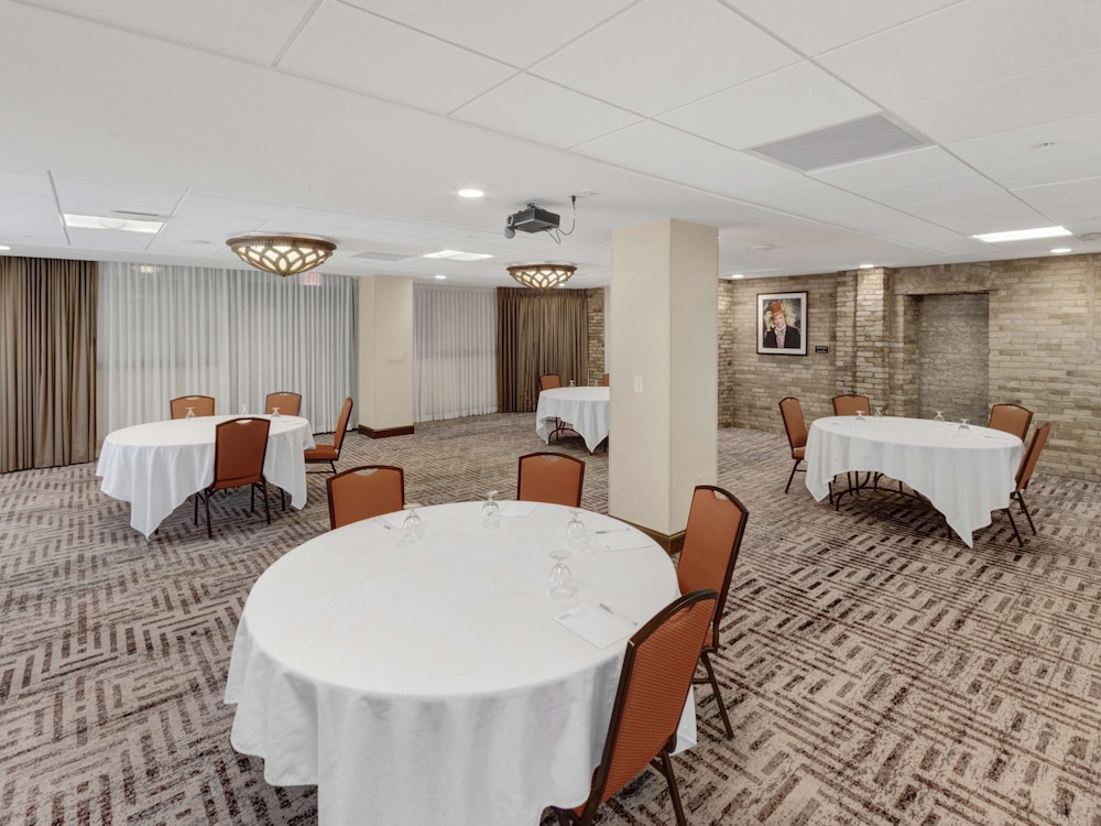 Hilton Garden Inn Milwaukee Downtown - photo 65