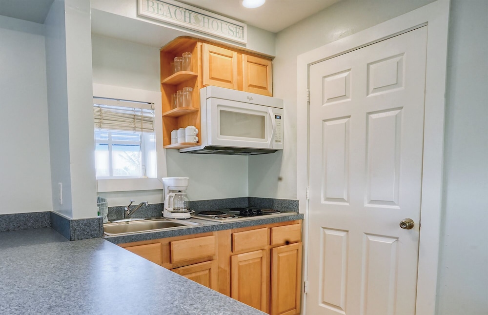 Lighthouse Resort Inn & Suites - photo 22