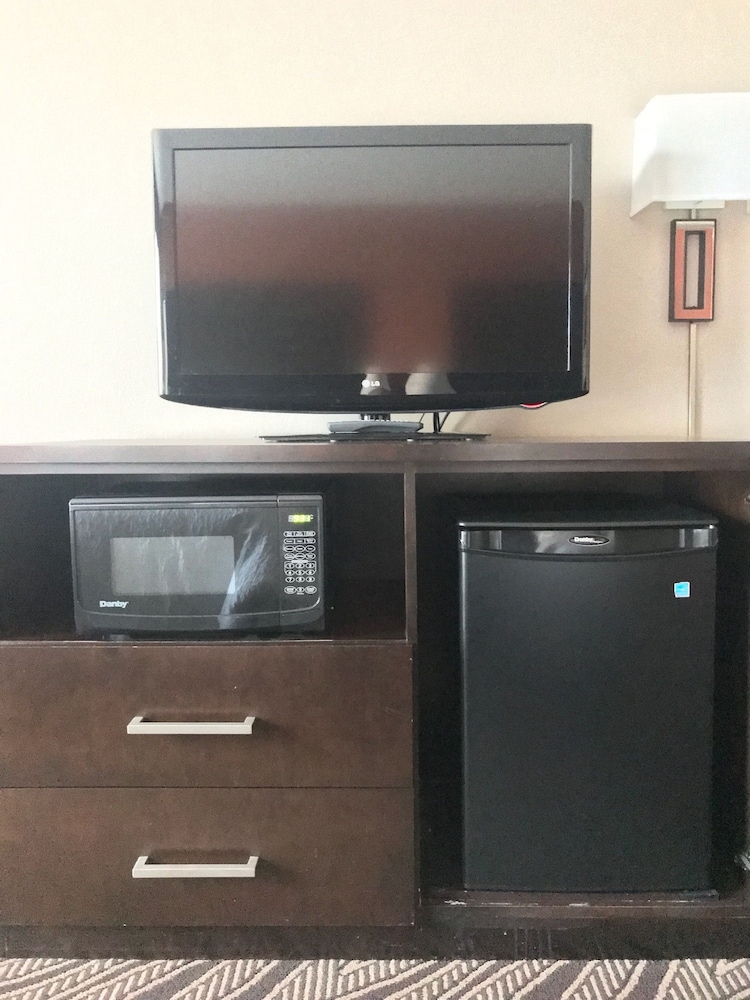 Hampton Inn Evansville Airport - photo 10