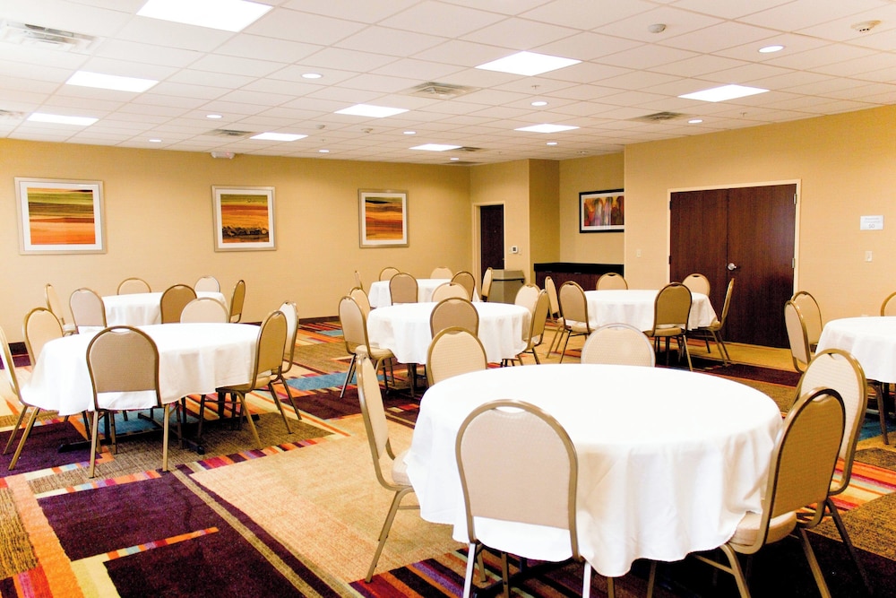 Fairfield Inn & Suites Hutchinson - photo 40