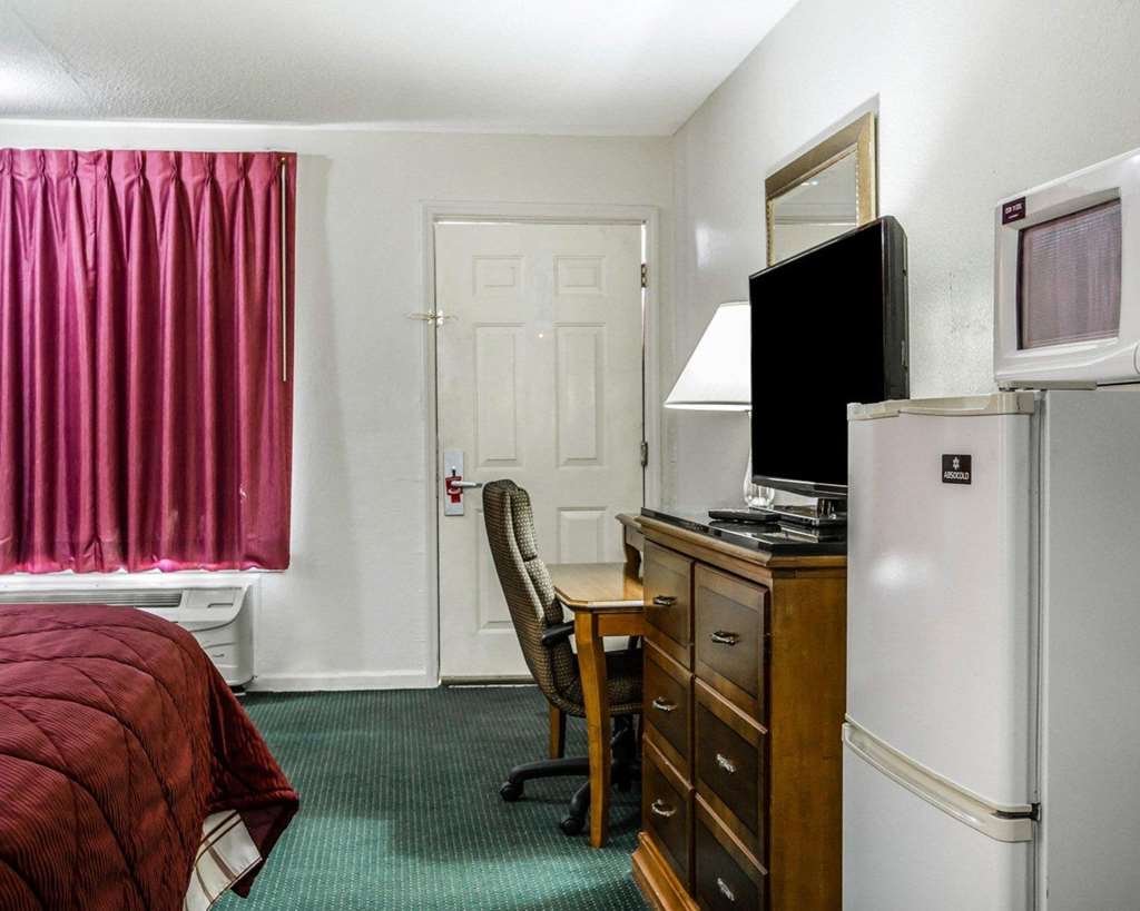 Econo Lodge Inn & Suites Enterprise - photo 12