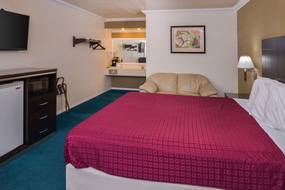 Atascadero Inn - photo 12