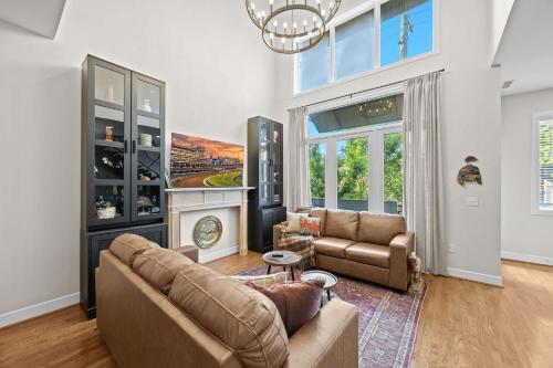 Exquisite Condo with Views in Trendy NuLu District — 4-Star Luxury Hotel in Louisville, United States