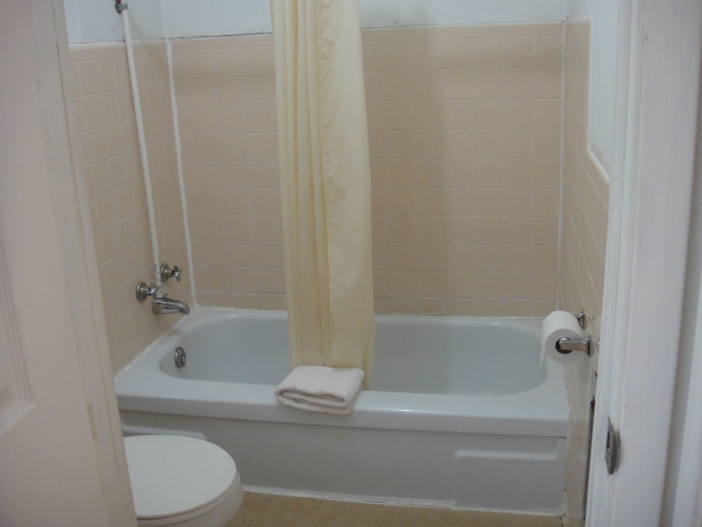 The Hills Motel - photo 16