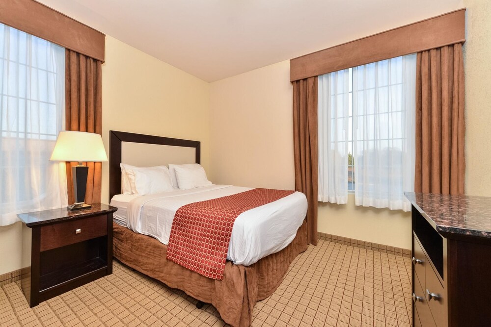 Express Inn & Suites - photo 17
