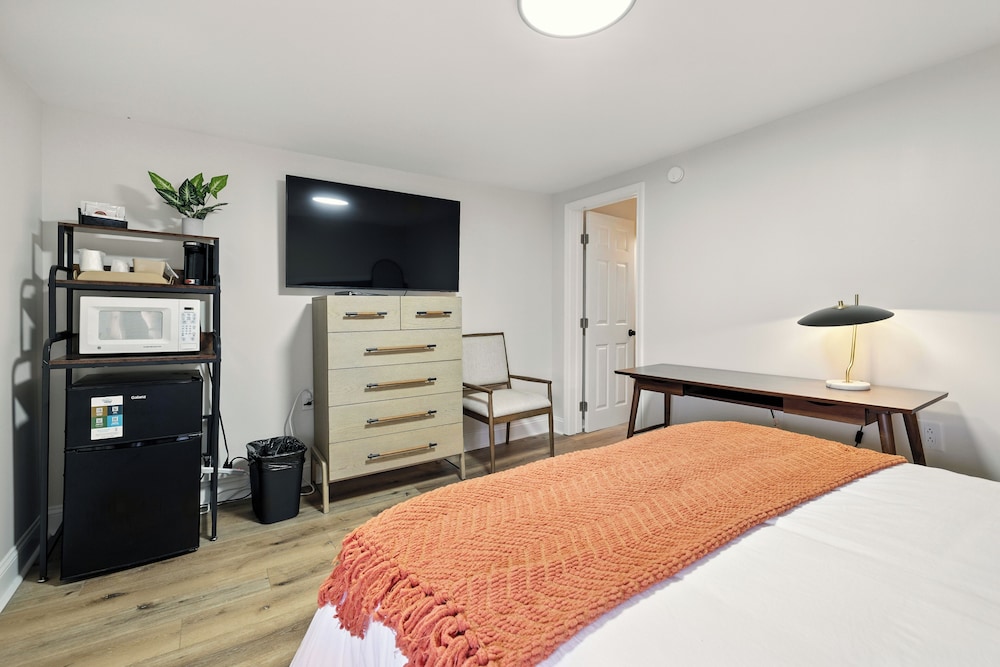 Hillside Motel LLC - photo 26