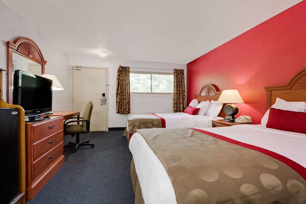 Ramada by Wyndham Cleveland Airport West - photo 8