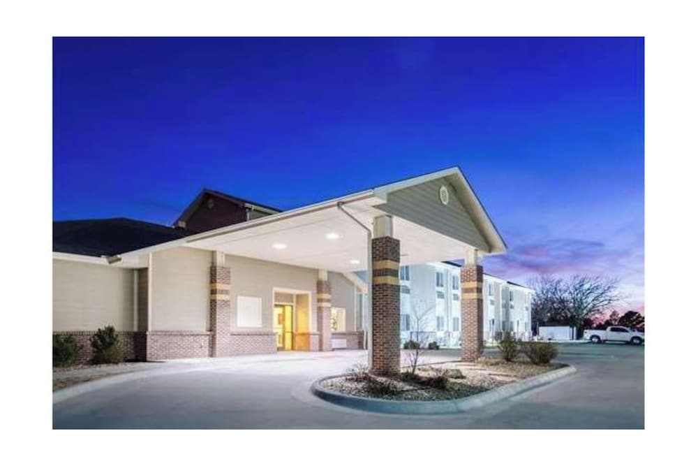 Park View Inn & Suites Hoisington - photo 58