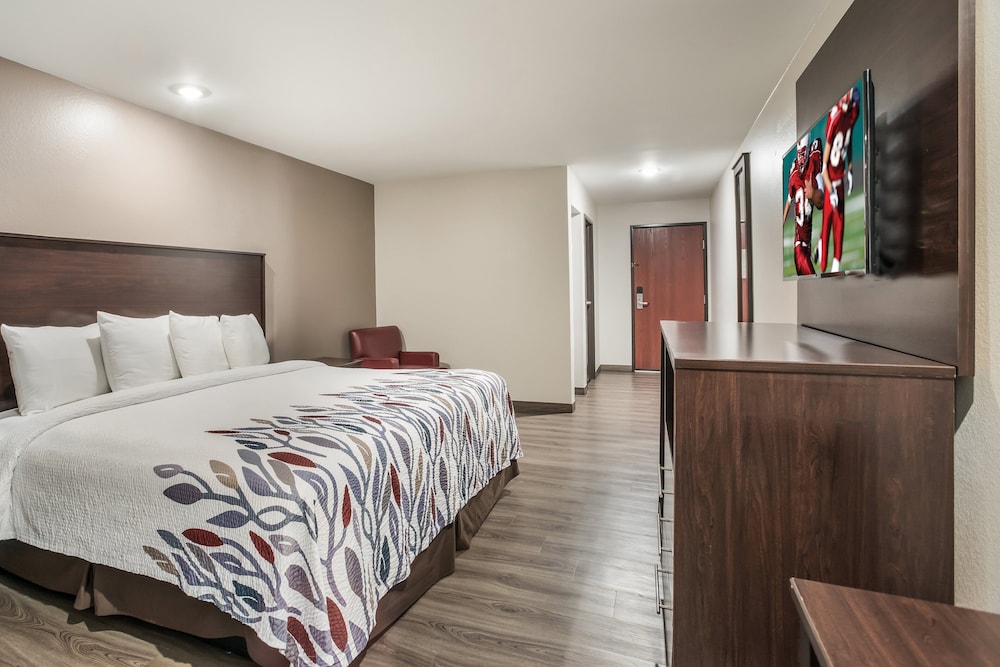 Red Roof Inn & Suites Lake Charles - photo 10