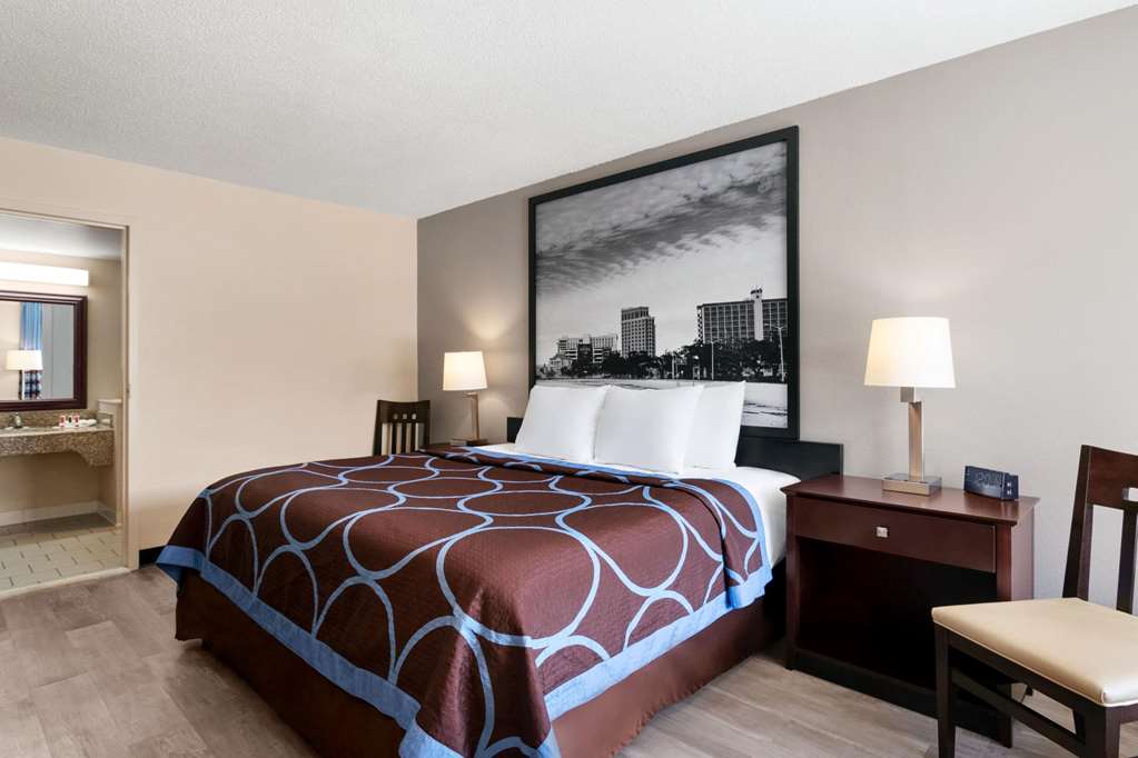 Super 8 by Wyndham Gulfport Airport NW Near Biloxi - photo 10