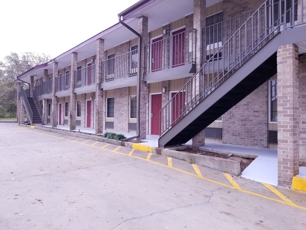 Motel 6 Ada Ok in Ada, United States